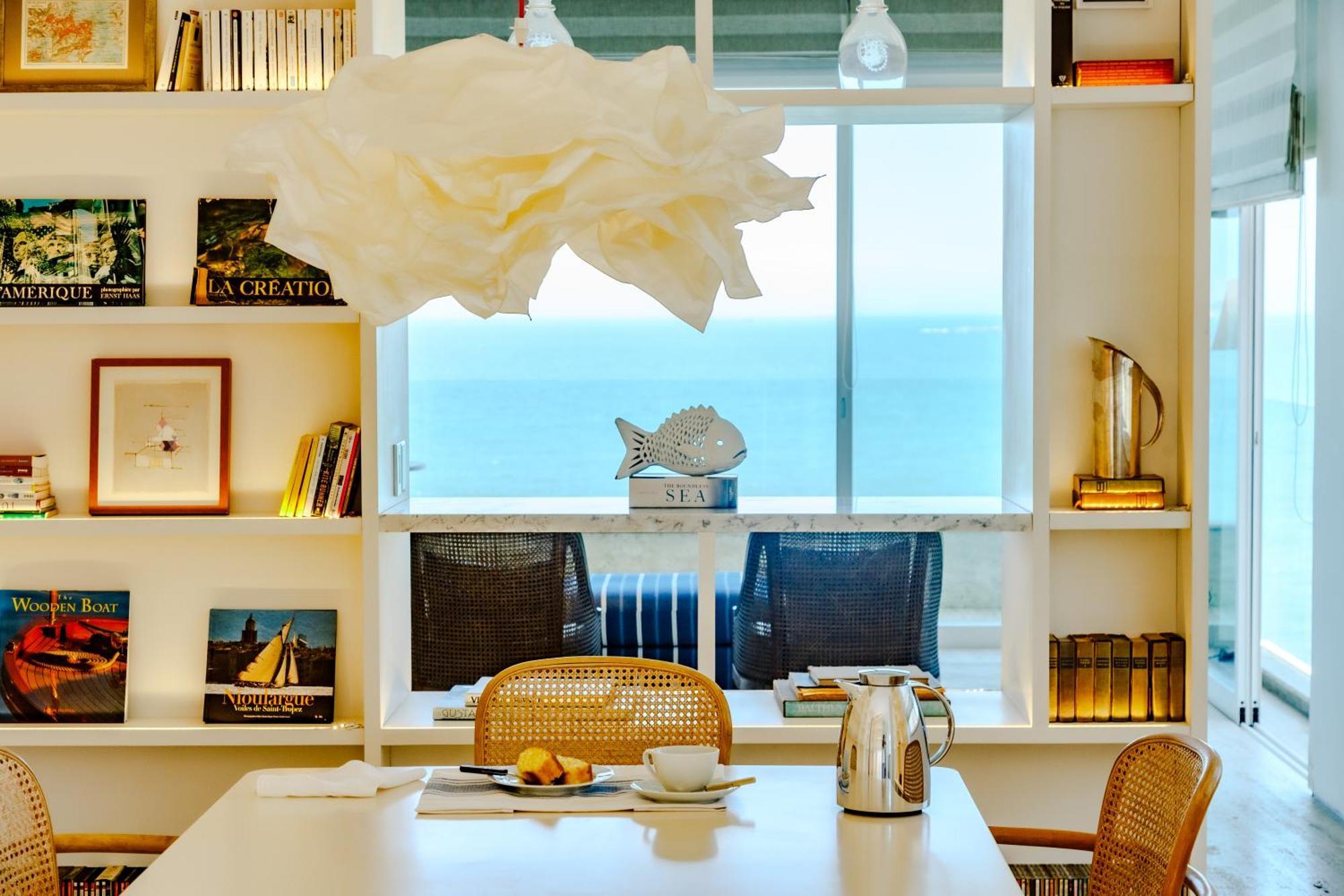 Beach Penthouse Apartemen *